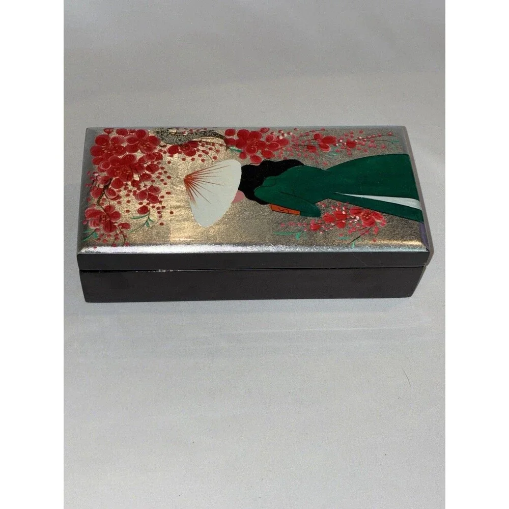 Vintage Vietnamese Sơn Mài Lacquer Jewelry Box Silver Leaf Ao Dai Woman Art
